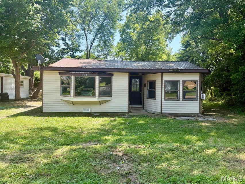 Whether you're looking for your next investment property or a place to make your own, this 2-bedroom, 1-bath home is full of potential! Conveniently located within walking distance of the Houston schools, this property offers a great location for families, first-time buyers, or investors. Having served as a successful rental property for many years, it is now vacant and ready for its next owner. With a little updating, this home could quickly become an excellent income-producing rental again or a comfortable personal residence. If you're searching for an affordable property with great investment potential and a motivated price, this is one you won't want to miss.