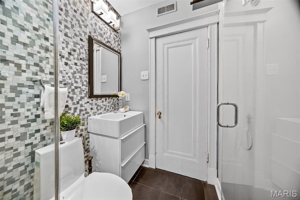 6320 Northwood Condo - Residential