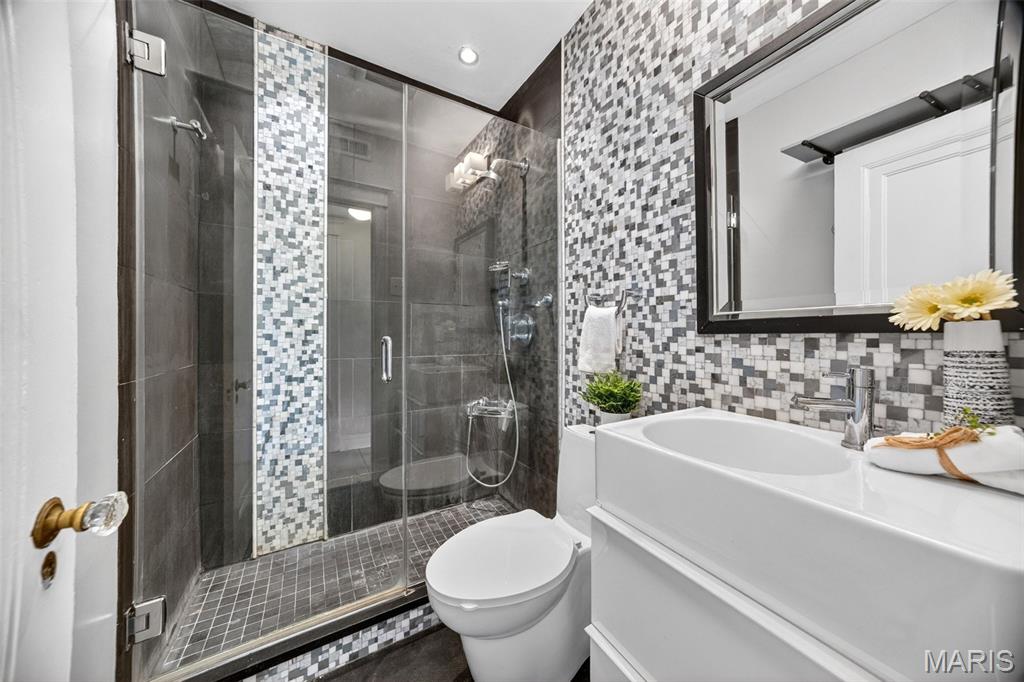 6320 Northwood Condo - Residential