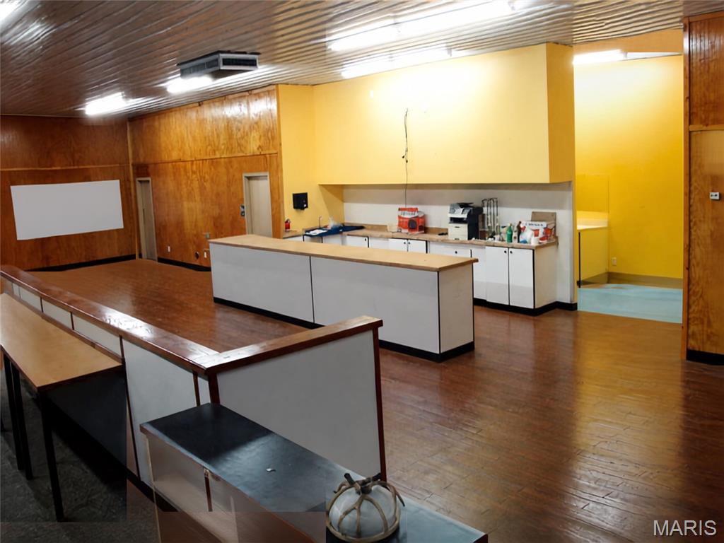 Original Town Huggins Add - Commercial Sale