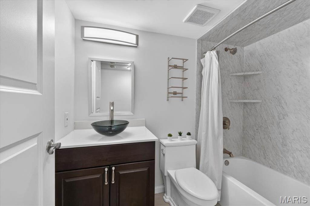 Coeur De Royale Condo Ph 2 1st - Residential