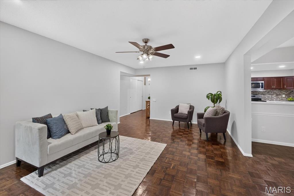 Coeur De Royale Condo Ph 2 1st - Residential