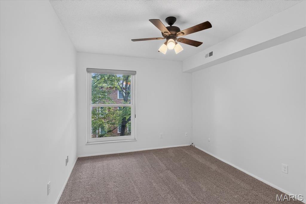 Coeur De Royale Condo Ph 2 1st - Residential