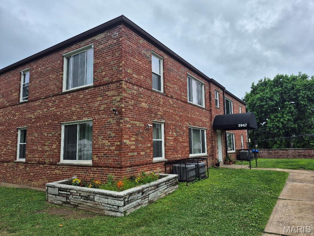 Welcome home to 3947 Jamieson Ave., Unit 2W, St. Louis, MO 63109! This charming 2-bedroom, 1-bath second-floor apartment is located in the heart of beautiful South City and offers the perfect blend of comfort and convenience. The unit features a dedicated washer and dryer, one garage parking space plus ample street parking, and a private storage locker for additional space. Rent includes water, sewer, and trash service, helping simplify your monthly expenses.  Enjoy easy access to local restaurants, shopping, parks, and all that the desirable St. Louis Hills/Southampton area has to offer.  All applicants must complete a background check, credit check, and employment verification as part of the screening process. Applicants with prior evictions will not be considered. This pet-friendly property welcomes your furry companions with a $500 pet deposit. Move-in requirements include first month's rent and a $1,300 security deposit. No smoking unit.  Public open house schedule for Sunday July 5th1:00-3:00pm.