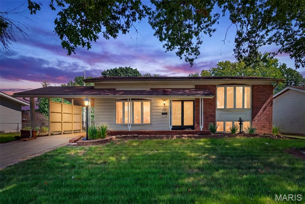Available September 1st!
Beautifully remodeled and move-in ready! This updated home features brand-new stainless steel appliances, newly upgraded bathrooms, modern fixtures, fresh paint, newly refinished hardwood floors, and large bay windows that provide plenty of natural light.
Enjoy a spacious, fully fenced backyard and a partially finished basement featuring a dry bar, offering additional space for entertaining or relaxing.
Additional Highlights:
* Fully updated interior
* Newly upgraded bathrooms
* Newly refinished hardwood floors
* Modern lighting and fixtures
* Large bay windows with abundant natural light
* Spacious fenced backyard
* Basement with dry bar
* Conveniently located near shopping, restaurants, hospitals, schools, highways, and parks
This home offers a great combination of privacy, thoughtful updates, and a convenient location. Schedule your showing today!
LEASE TERMS:
* Minimum 12-month lease with option to renew if tenant remains in good standing
* Tenant(s) responsible for all utilities
* Tenant(s) responsible for lawn and landscape maintenance
* Pets considered with owner approval and applicable fees/deposit
* See lease agreement for complete terms and conditions
APPLICATION REQUIREMENTS:
* $49.99 application fee for each applicant age 18 or older
* Total move-in cost: $3,600
* Security Deposit: $1,800
* First Month’s Rent: $1,800
* Minimum verifiable household net income of $4500 per month
* No prior evictions, judgments, or actions related to non-payment of rent or damage to previous rental properties
* No smoking
Property owner/manager is a licensed Realtor in the State of Missouri.