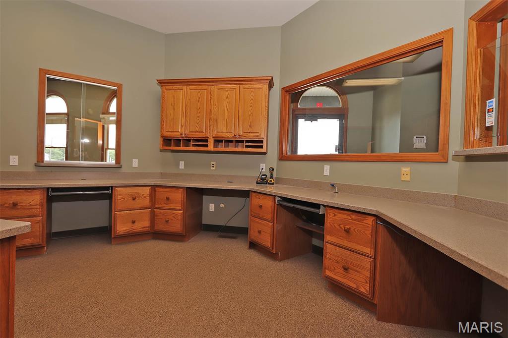 Town/East Federal Sub - Commercial Sale