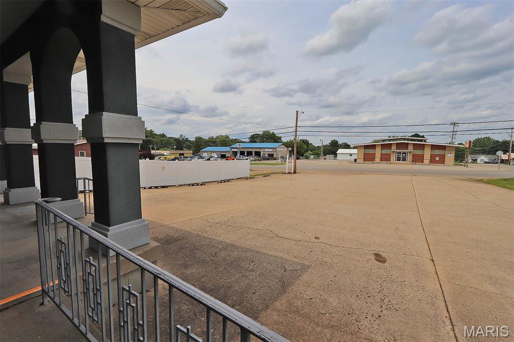 Town/East Federal Sub - Commercial Sale