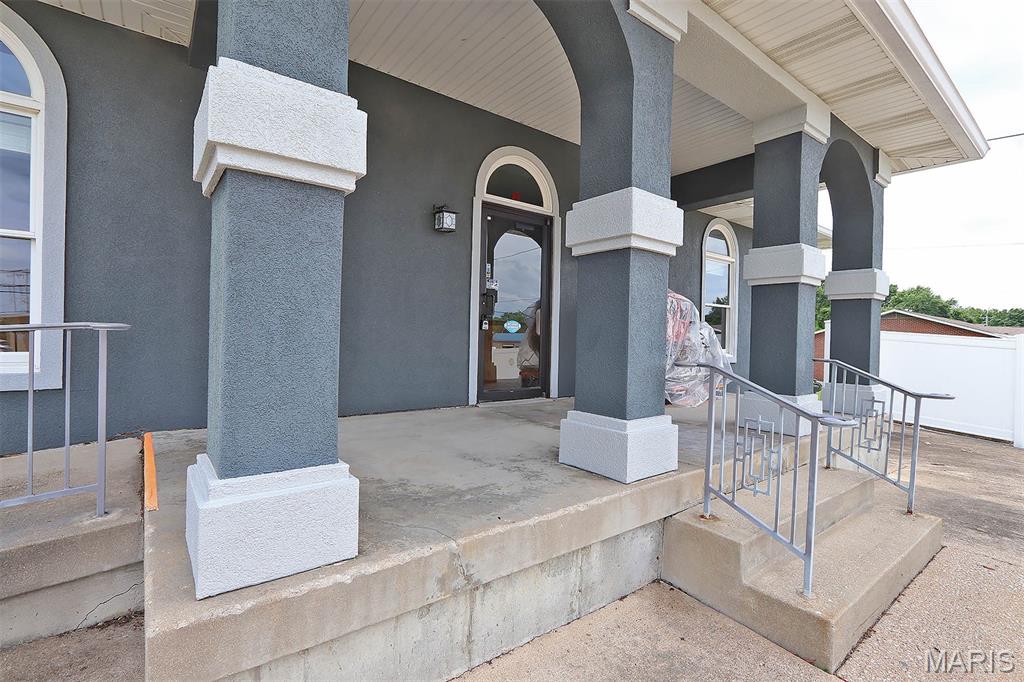 Town/East Federal Sub - Commercial Sale