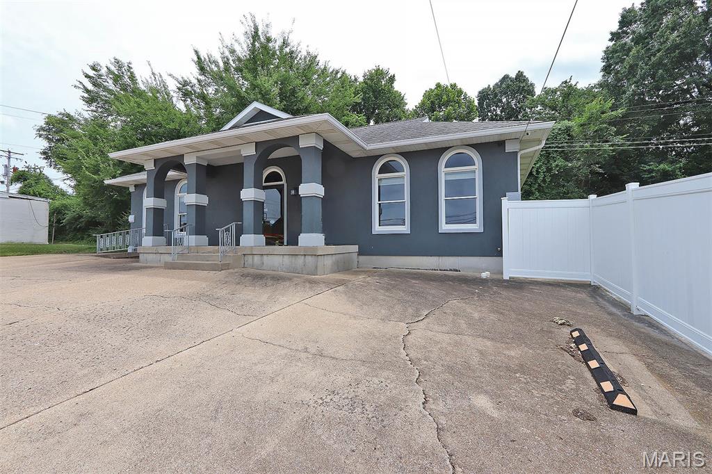 Town/East Federal Sub - Commercial Sale