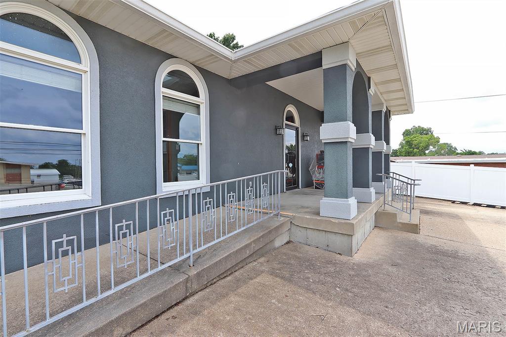 Town/East Federal Sub - Commercial Sale