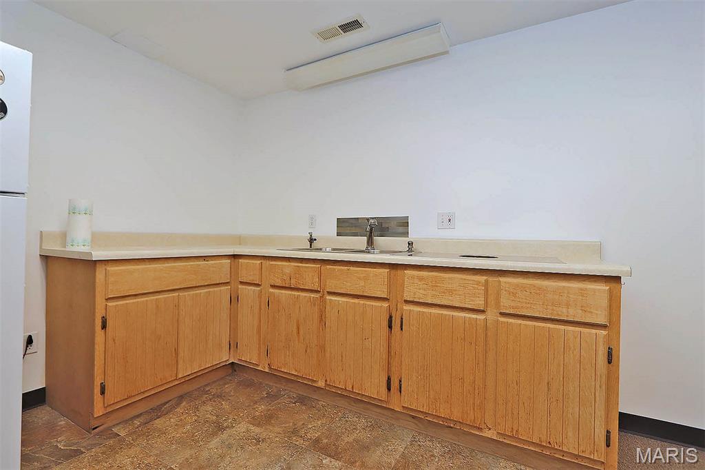 Town/East Federal Sub - Commercial Sale