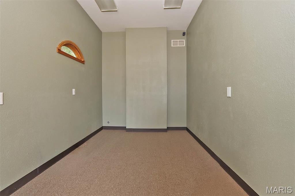 Town/East Federal Sub - Commercial Sale