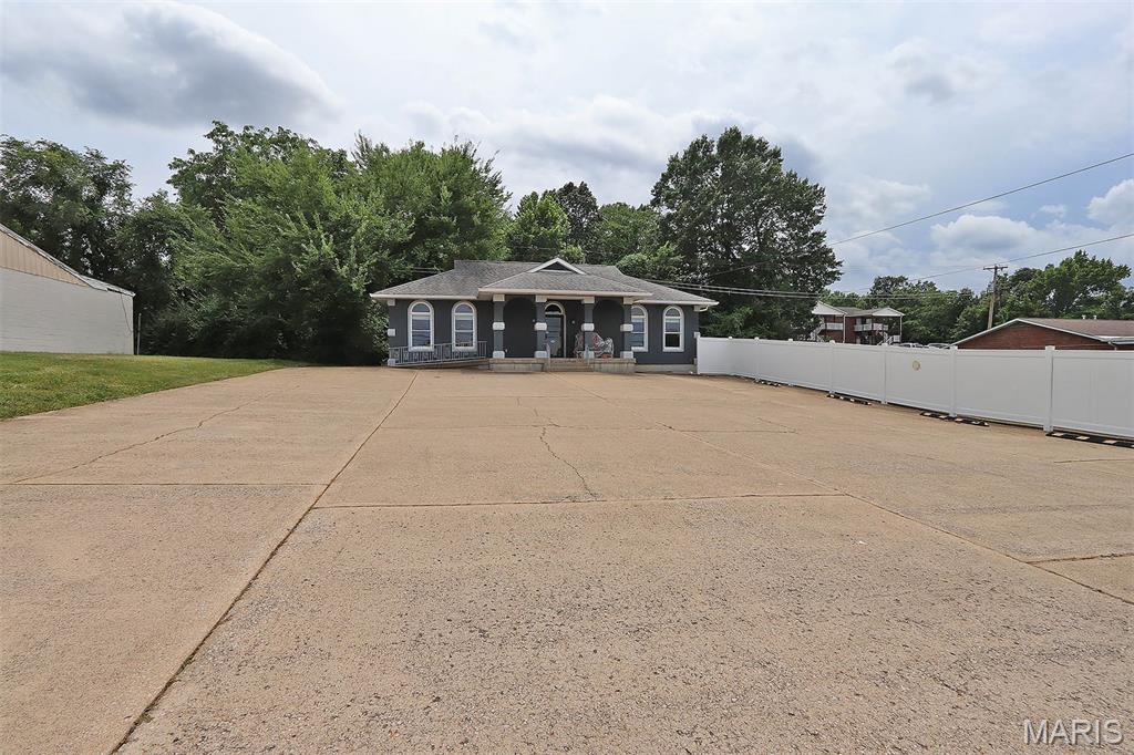 Town/East Federal Sub - Commercial Sale