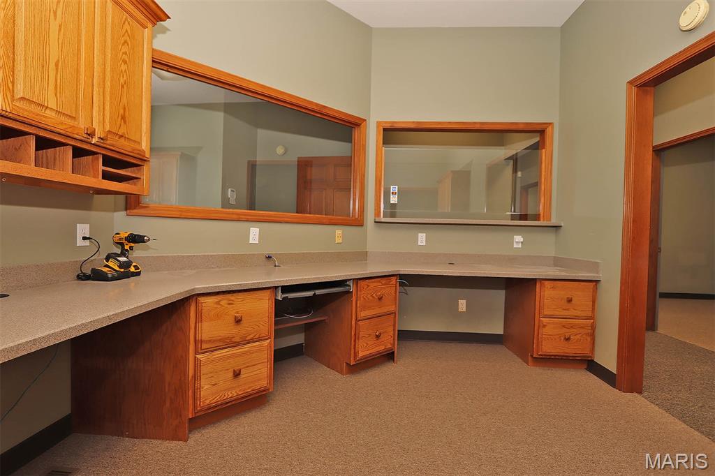 Town/East Federal Sub - Commercial Sale