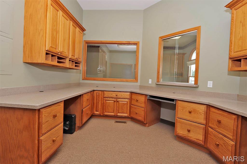 Town/East Federal Sub - Commercial Sale