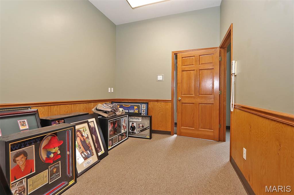 Town/East Federal Sub - Commercial Sale
