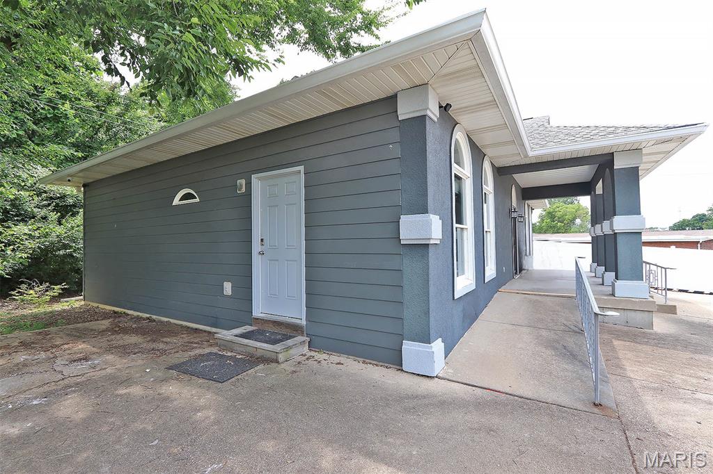 Town/East Federal Sub - Commercial Sale