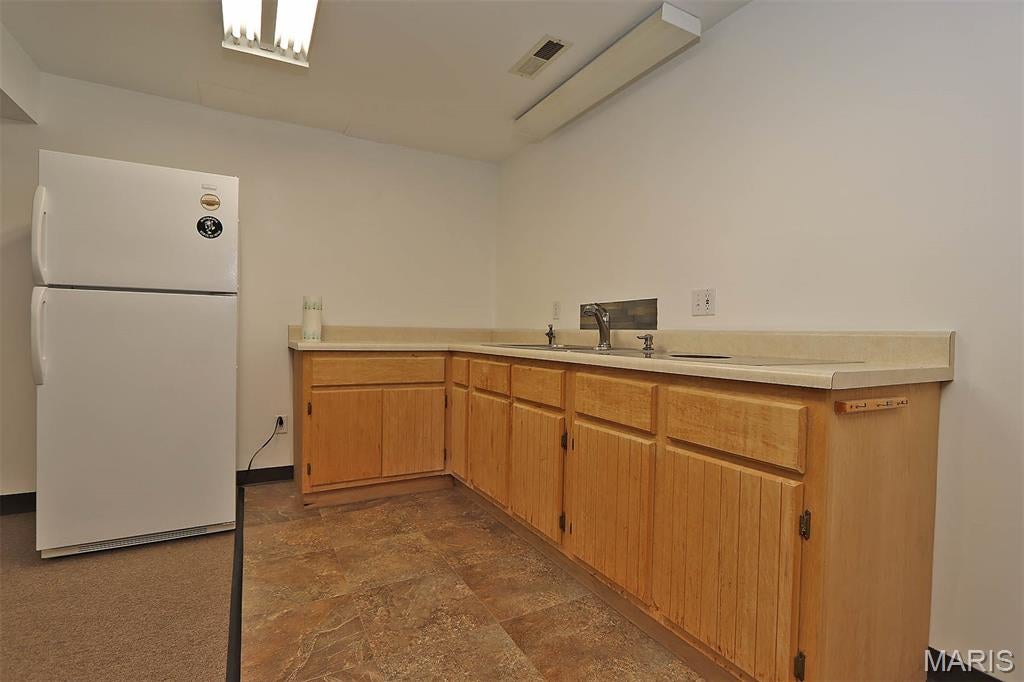 Town/East Federal Sub - Commercial Sale