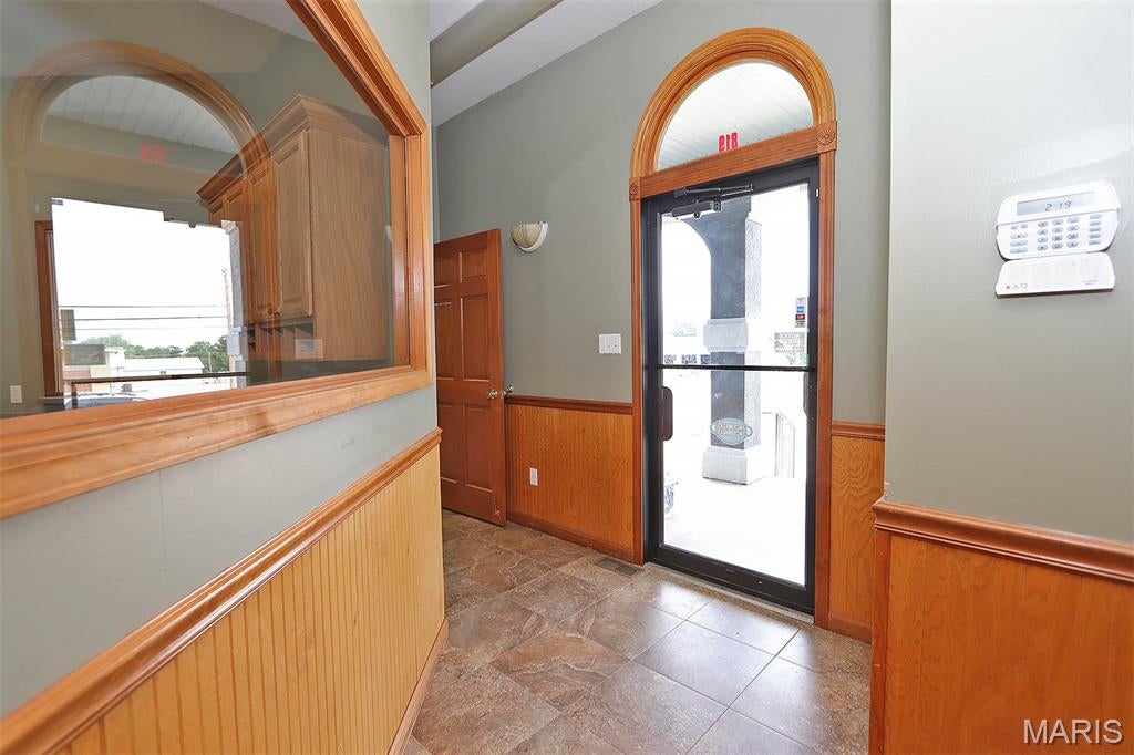Town/East Federal Sub - Commercial Sale