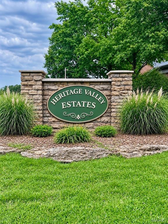 Great corner building lot located in Heritage Valley Estates in New Haven, MO! Wide open and ready for you to build your dream! Gentle slope should allow for a side walk-out! Public water and sewer!