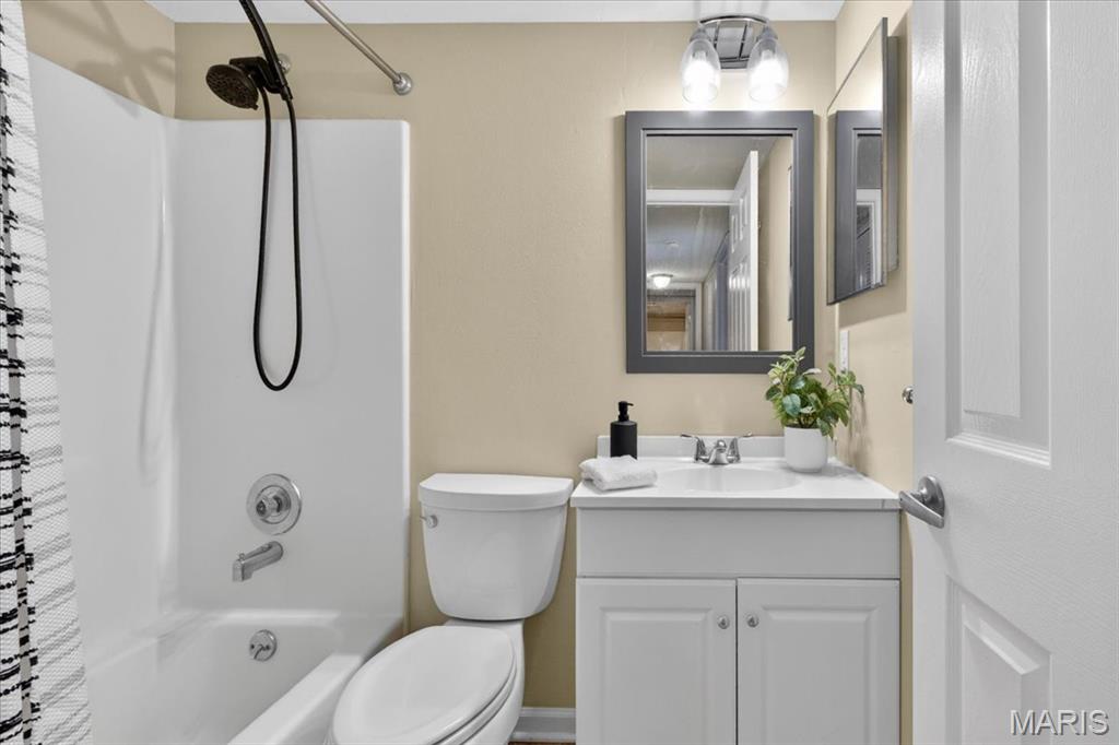 Victoria Crossing Condo Ph Two - Residential