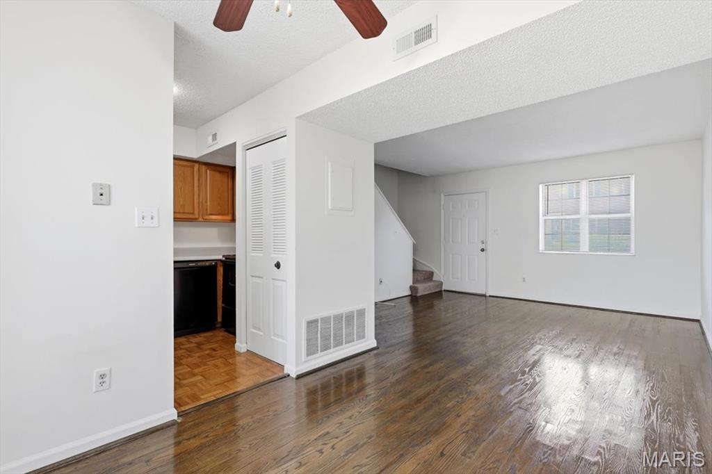 Brentwood Forest Condo Ph Nine - Residential