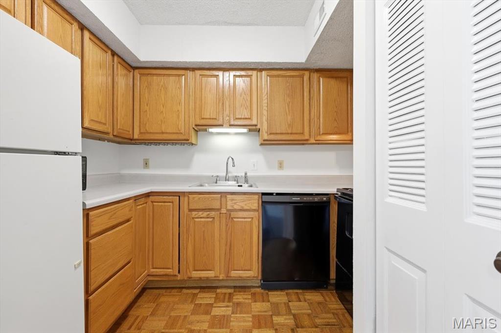 Brentwood Forest Condo Ph Nine - Residential