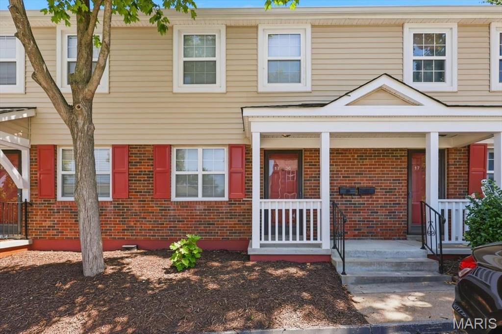 Welcome home to this beautiful 2 bedroom, 1 bath condo in the highly sought after Brentwood Forest community! Enter through your covered porch and immediately notice the gorgeous hardwood floors that flow throughout the main level. The open floor plan is filled with abundant natural light and features neutral paint colors, creating the perfect canvas to make the space your own.
The breakfast room opens to a private, serene deck with additional storage available, providing the perfect spot to relax or entertain. The kitchen offers ample cabinet and counter space, making meal prep and hosting a breeze.
Upstairs, you'll find two spacious bedrooms with generous closet space and a full bathroom. Enjoy resort style amenities including a clubhouse, swimming pool, tennis courts, scenic lake, and walking trails throughout the community.
All appliances shown are staying with the property!
Location, location, location! Conveniently located near major highways and within walking distance of shopping, restaurants, and entertainment. Experience low-maintenance living in one of Brentwood's most desirable communities!