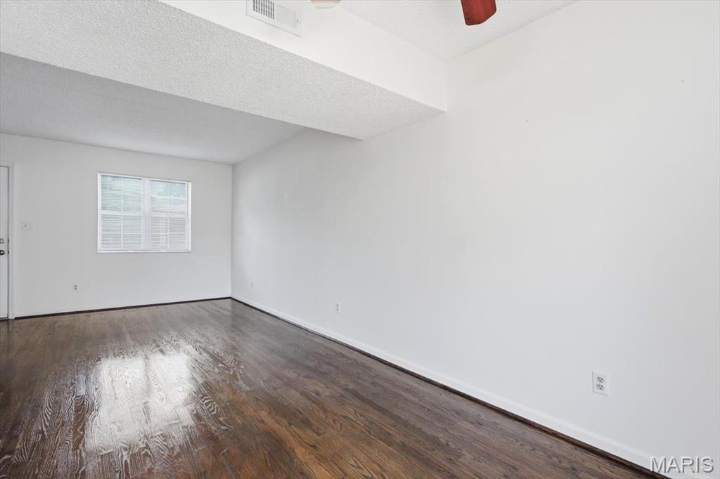 Brentwood Forest Condo Ph Nine - Residential