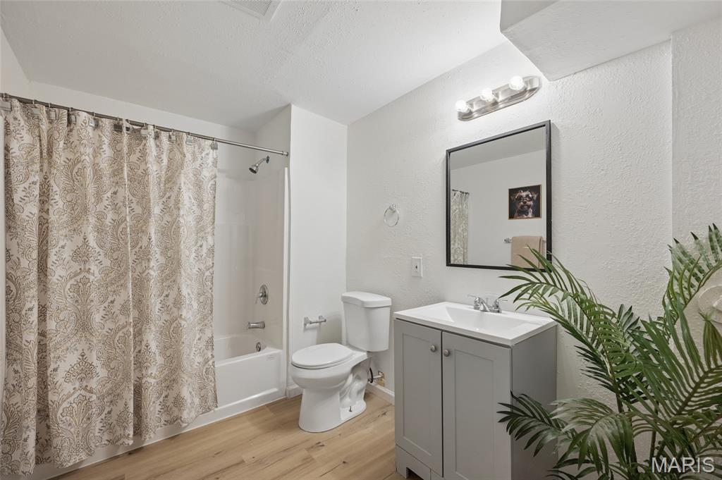 Twelve Oaks - Residential