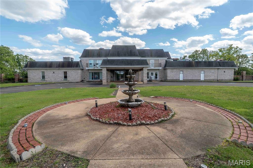 OPPURTUNITY!  Thinking of opening a restaurant or relocating an existing one?  Opportunity to lease the Terre Du Lac Country Club.  Restaurant can be open to the public with direct access to the golf traffic and the Terre Du Lac community. Space is ideal for events and catering.  Terms to be negotiated.