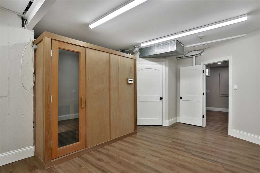 Fair Oaks Crescent - Residential