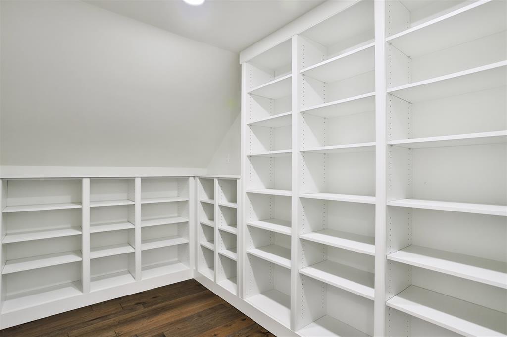 Fair Oaks Crescent - Residential