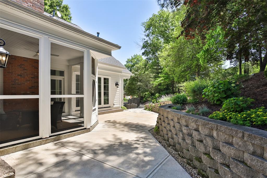 Fair Oaks Crescent - Residential