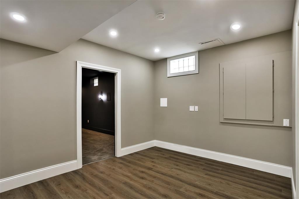 Fair Oaks Crescent - Residential