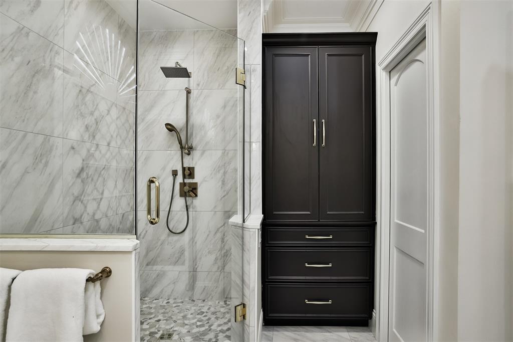 Fair Oaks Crescent - Residential