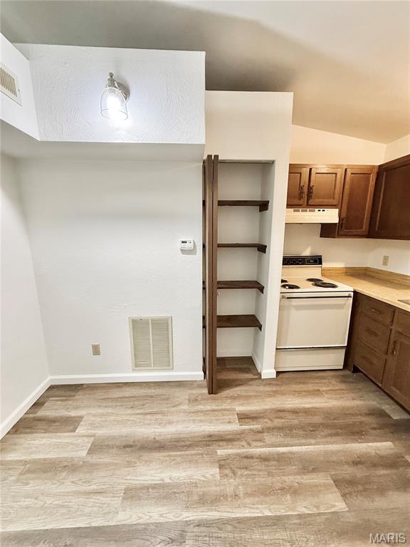 CHATEAU WOODS - Residential Lease