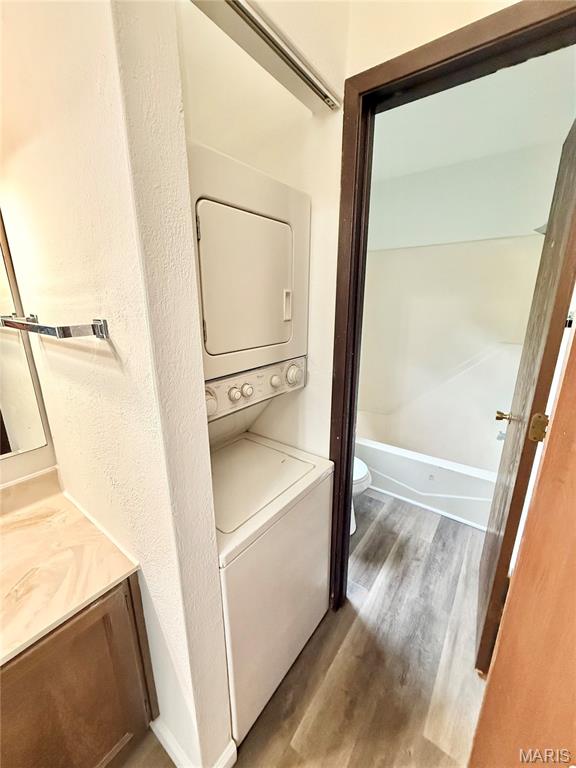 CHATEAU WOODS - Residential Lease