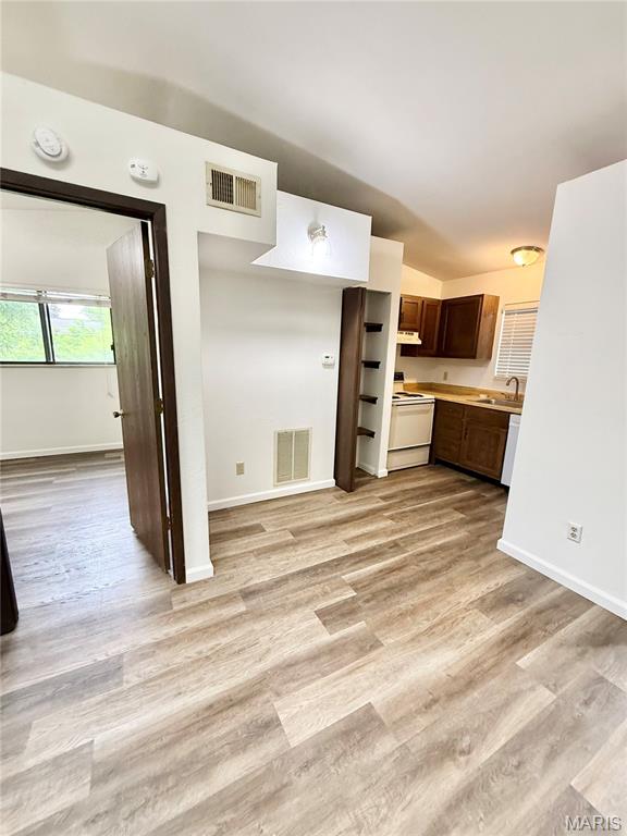 CHATEAU WOODS - Residential Lease
