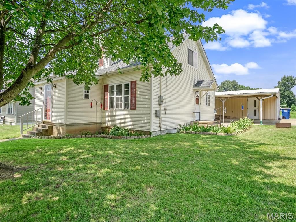 Welcome to 703 Olive St in Evansville, IL! Situated on a spacious corner lot, this charming home offers 3 bedrooms, 2 full bathrooms, and an inviting layout with plenty of room to spread out. The large dining room flows seamlessly into the kitchen, which features abundant cabinet and counter space, with all kitchen appliances included.
The main level offers a comfortable family room, two bedrooms, and a full bathroom. Upstairs, you'll find a spacious third bedroom with ample storage. The full basement includes a second full bathroom, laundry hookups, and plenty of storage space, offering added functionality and future possibilities.
Recent updates include a new roof (2023), new upstairs windows, and fresh paint, making this home move-in ready. Outside, enjoy the convenience of a detached garage with a concrete floor and the benefits of a corner lot in the heart of Evansville. Whether you're a first-time homebuyer, looking to downsize, or searching for an affordable home with great value, this property is one you won't want to miss. Schedule your private showing today!