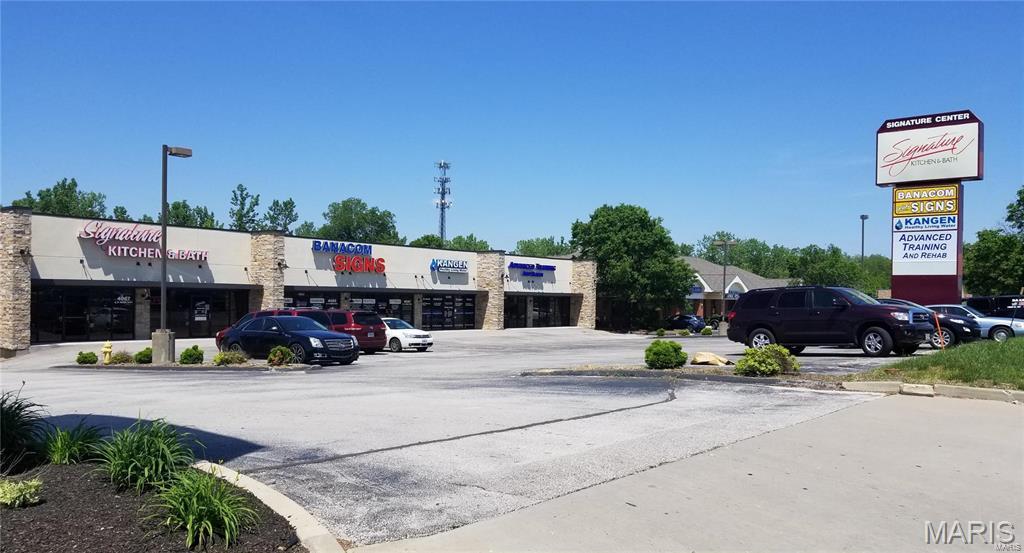 Unit 4053A has an excellent location-quick and easy access to Hwy 94/364. This office/retail center has Signature Kitchens & Bath, Banacom Signs & Advanced Training and Rehab & more as Tenants! The 960 sf of space is located on the lower level, backside of Signature Center & features a break room/office and two large open areas and ample parking. Tenants benefit from the desirable geographical location with quick & easy access to restaurants, office supplies, grocery stores, & access to I-64 & I-70, within a short drive. Tenants pays their own electric, internet, phone services & Tenant's Insurance. Landlord pays the Property Insurance, Real Estate Taxes, water, sewer, Trash, parking lot and landscaping maintenance expenses with no charge back to Tenants. The Annual Lease Rate is only $12.00/sf or, a monthly rental payment of only $960/Mo. Minimum term of 3 years. Tenants agree to reimburse Landlord $179.00, (2) times per year for when the Landlord has the HVAC serviced in their space. Location: Business Park, City, High Traffic, Retail Center