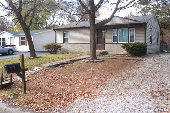 Ranch Style House in Roselawn Heights Subdivision Includes 14 x 12 Living Room with Hardwood Flooring, 8 x 10 Raised Dining Area, 16 x 12 Eat In Kitchen Provides Glass Top Range, Dishwasher and Refrigerator, Laundry Room, 8 x 5 Hallway Bathroom, 14 x 12 Master Bedroom, 11 x 10 Second Bedroom, Covered Back Patio, Storage Shed Not Included, Off Street Parking, Available 07/01/2026.