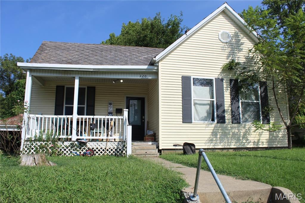 320 N Fountain St is a 3 bed, 1 bath single family home for sale in Gape Girardeau Missouri, totaling 1296 sq ft and within a short drive to SouthEast Missouri State University. This property is currently being leased for $1,335 a month. 

This property is also being sold as part of a portfolio totaling 33 doors and $3,350,000.