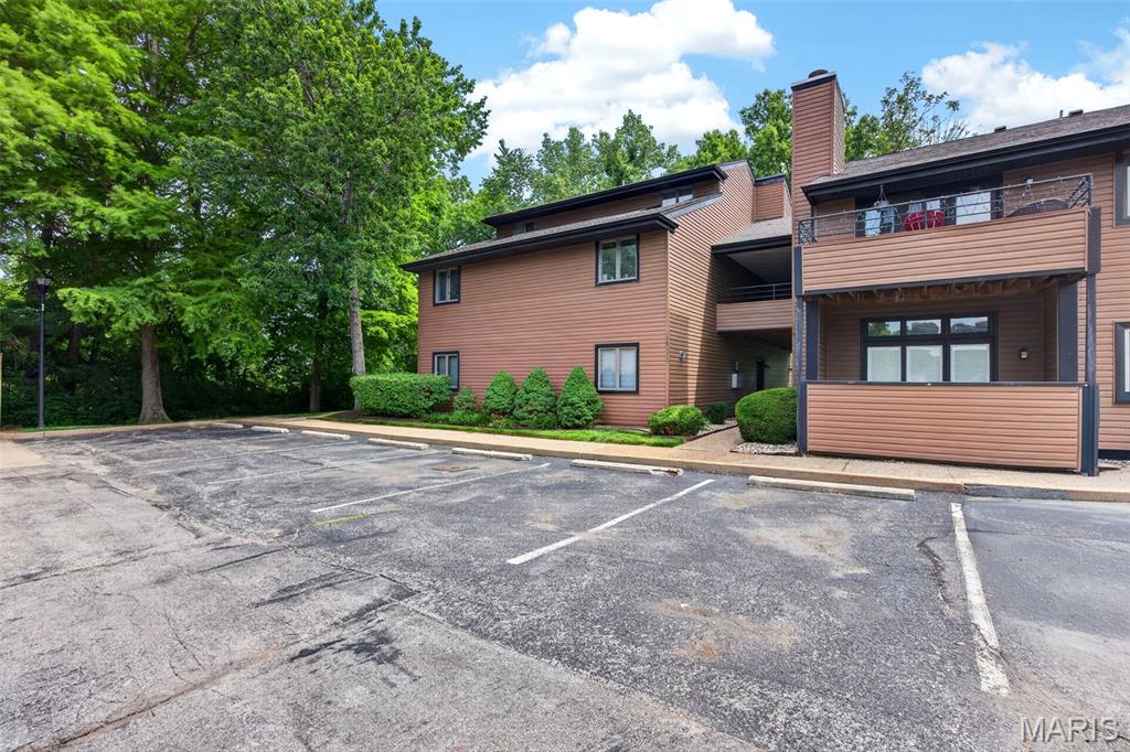 Beautifully Renovated Ground-Level Condo in Desirable Creve Coeur Station

Welcome home to this beautifully updated main-floor condo in the highly sought-after Creve Coeur Station community. Featuring 10-foot ceilings, hardwood floors, and a spacious open layout, this move-in-ready home offers both style and comfort.

The renovated kitchen showcases newer cabinetry, stainless steel appliances, and modern finishes throughout. Additional highlights include a spacious primary suite,  updated lighting fixtures, an inviting fireplace, in-unit laundry, a private patio, and a dedicated garage parking space.

Residents enjoy access to the community pool and the convenience of a quiet, well-maintained setting. Located within the award-winning Parkway School District, this condo combines exceptional updates with an unbeatable location.

Don't miss this opportunity—schedule your private showing today!

Location: End Unit | Ground Level