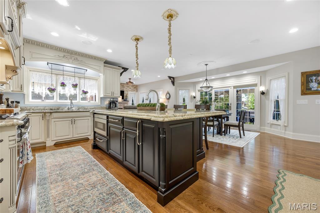 County Club Hills - Residential