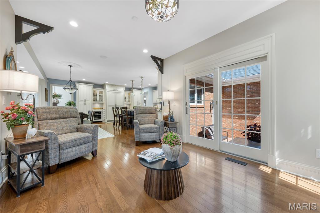 County Club Hills - Residential
