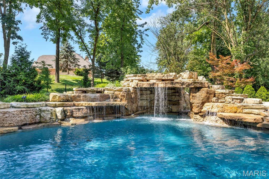 County Club Hills - Residential