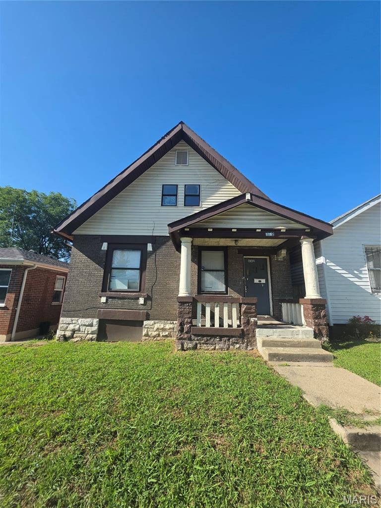 Excellent opportunity for first home or larger investment single family residence. Repair and put your excellent finishing touches on this spacious property. Tons of potential and room! Call for more details today!