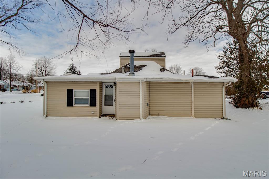 Charming one-bedroom home offering a cozy, efficient layout with inviting living space and a private bedroom retreat. Ideal for low-maintenance livin, or investment opportunity. Quaint character throughout makes this a rare and appealing find.
