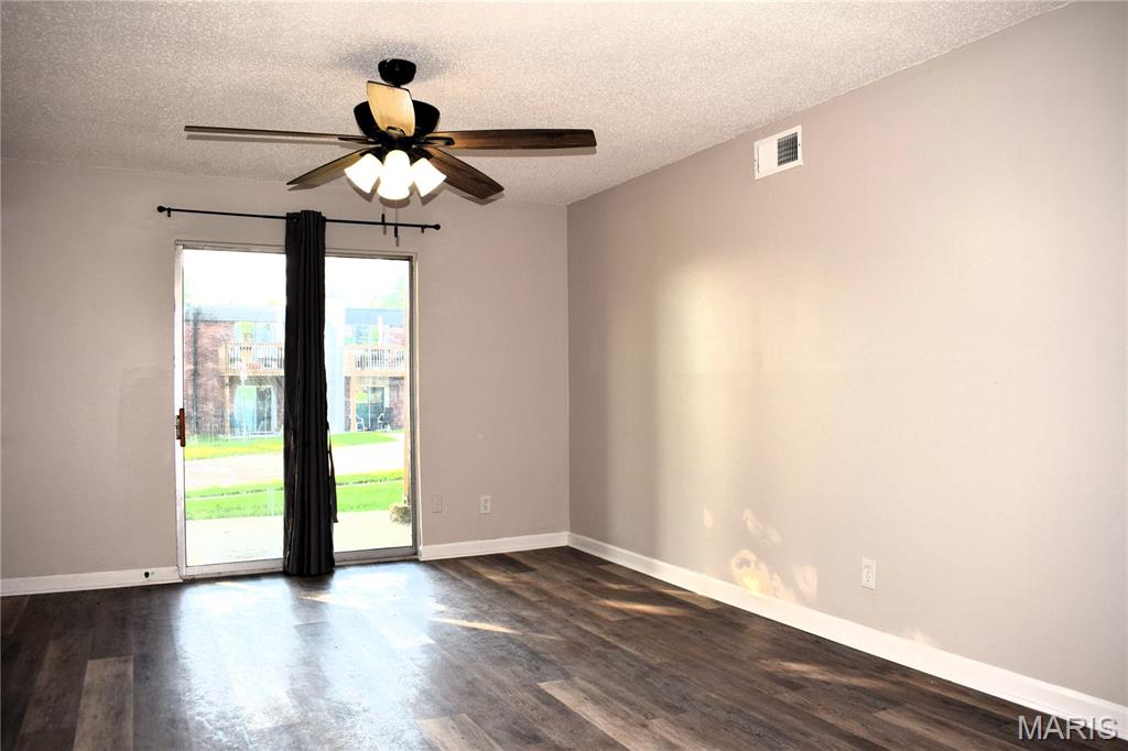 Oakville Commons Condo - Residential